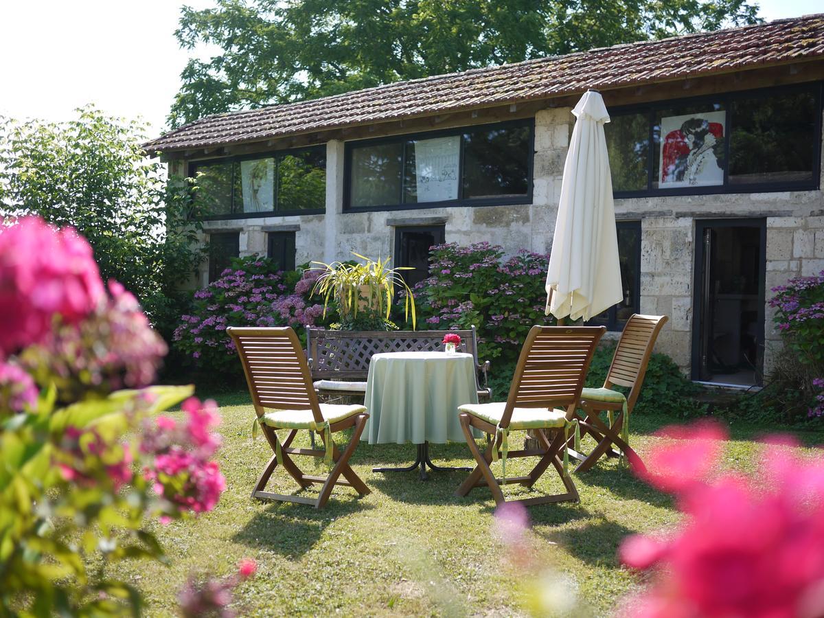 Domaine De Puytirel Bed & Breakfast Champagne-et-Fontaine Exterior foto